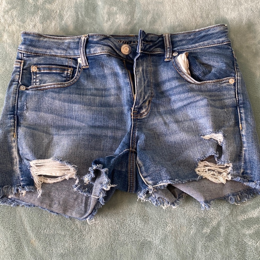 These are a mix of sizes that range from 0-8. DM me for any questions on sizes.